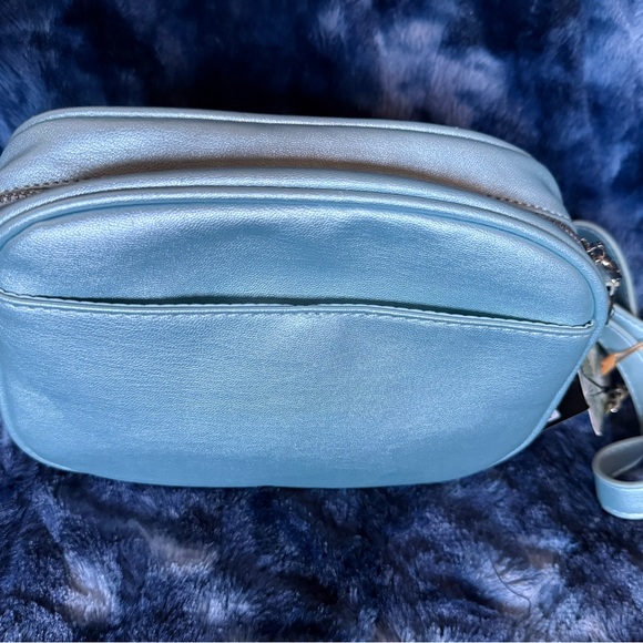 Badgley Mischka Light Metalic Blue Quilted Crossbody Bag - Picture 4 of 5